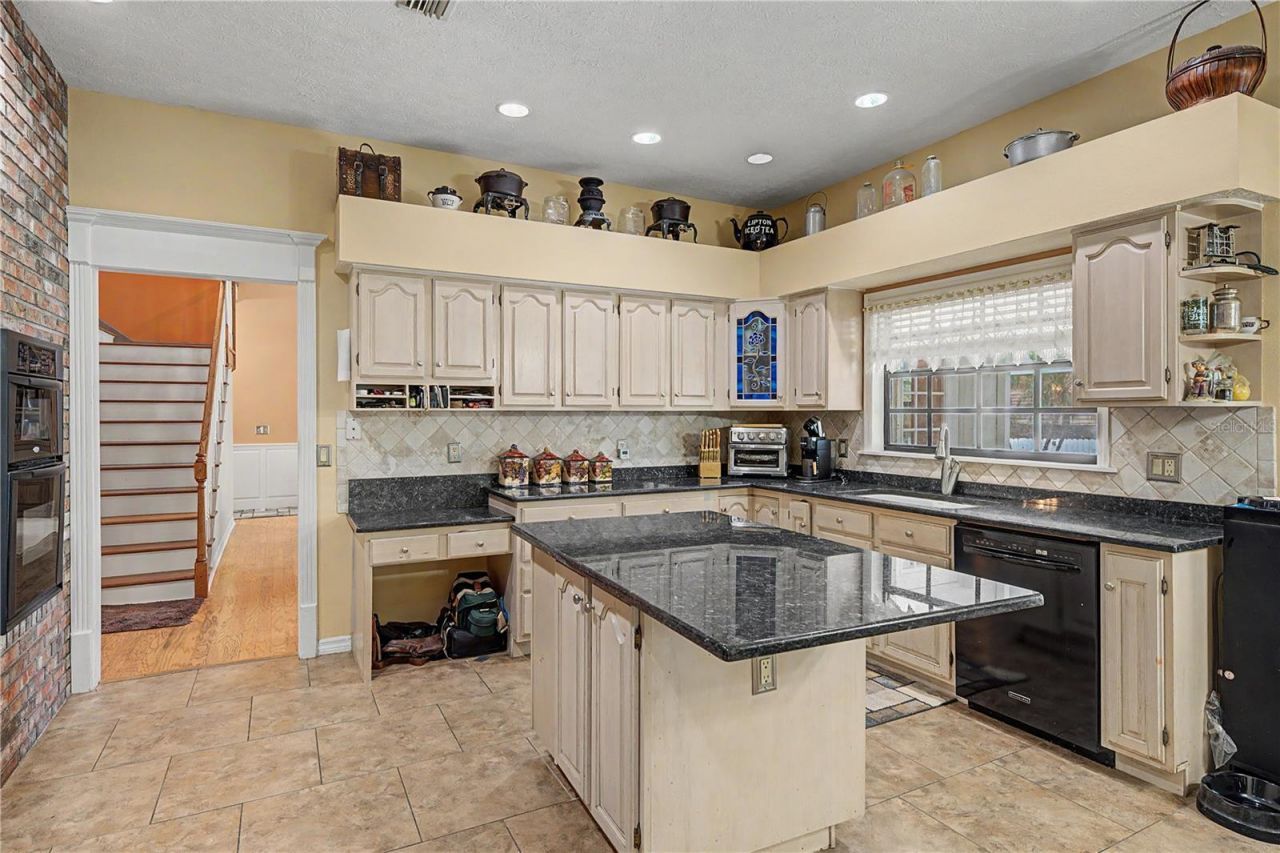 2004 Oakwood Knoll Court, Valrico, FL 33596 Photo