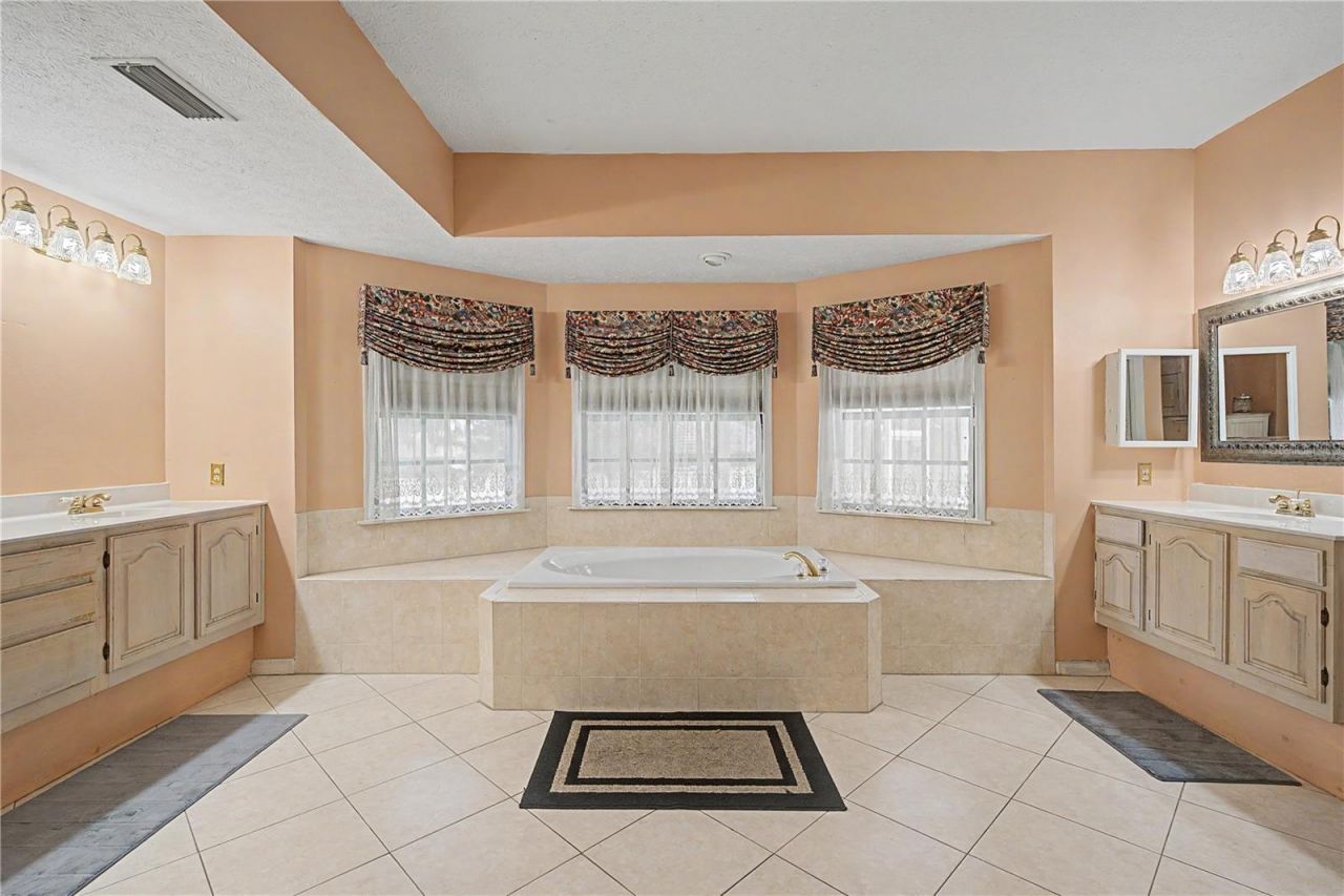 2004 Oakwood Knoll Court, Valrico, FL 33596 Photo