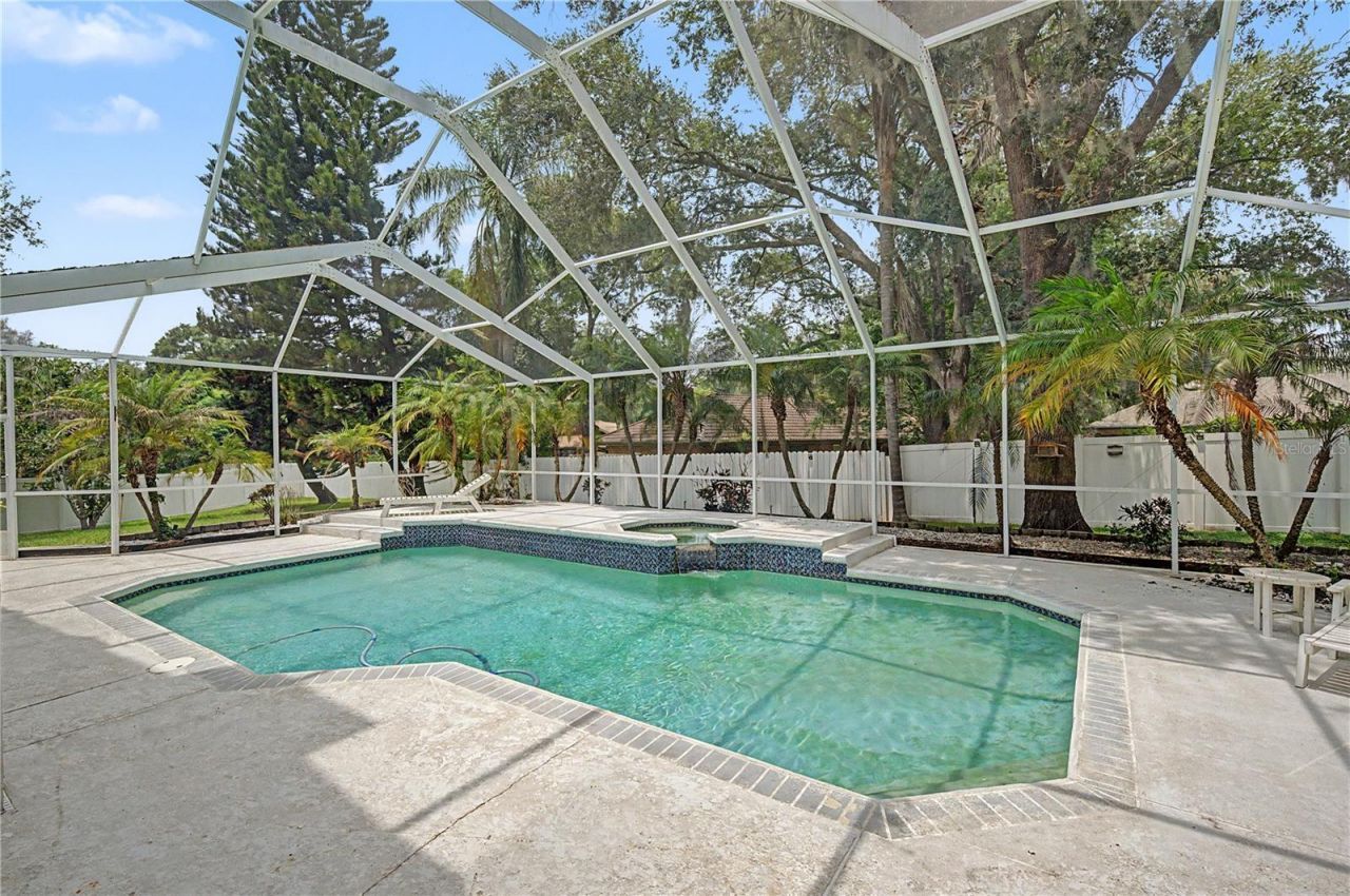 2004 Oakwood Knoll Court, Valrico, FL 33596 Photo