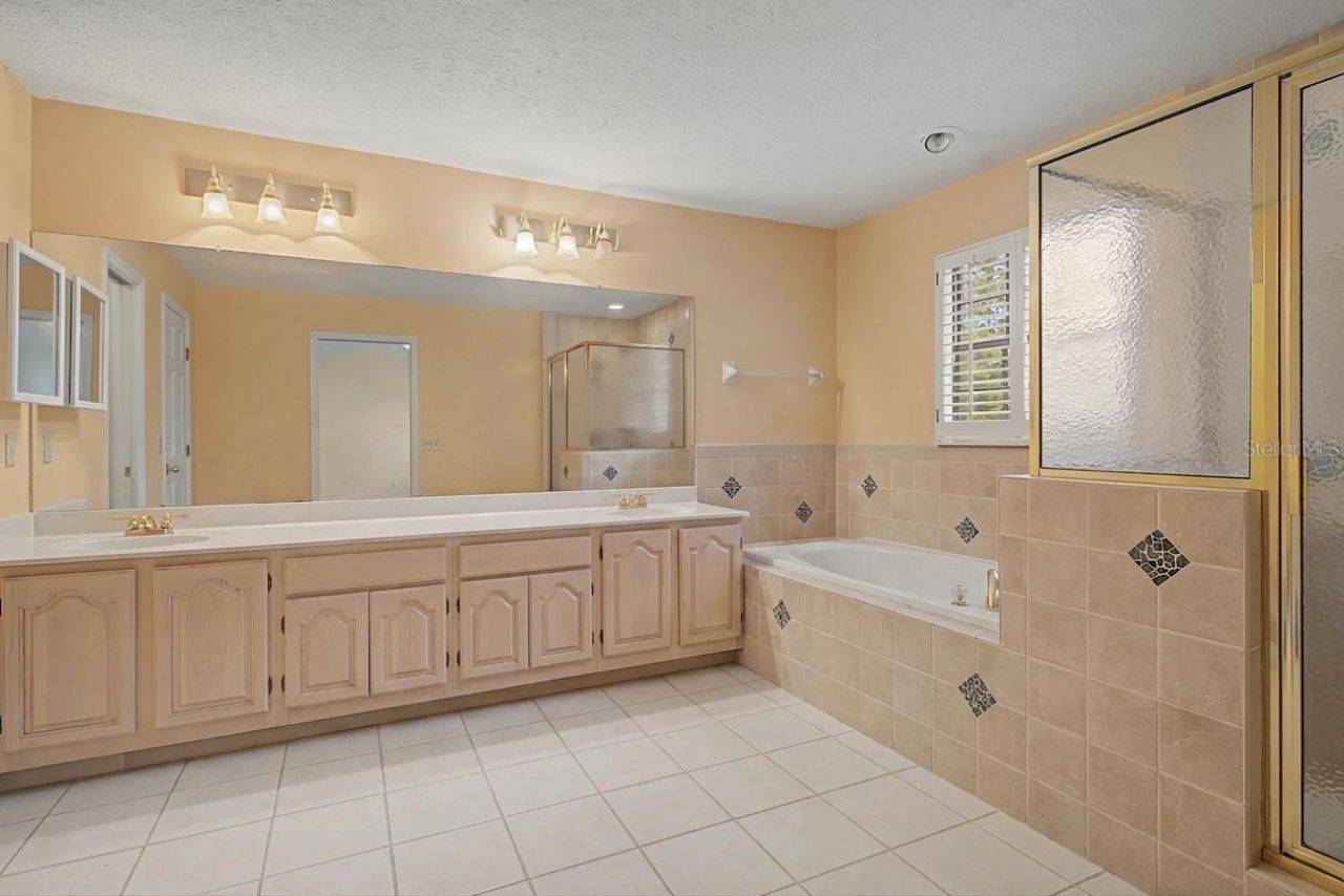 2004 Oakwood Knoll Court, Valrico, FL 33596 Photo