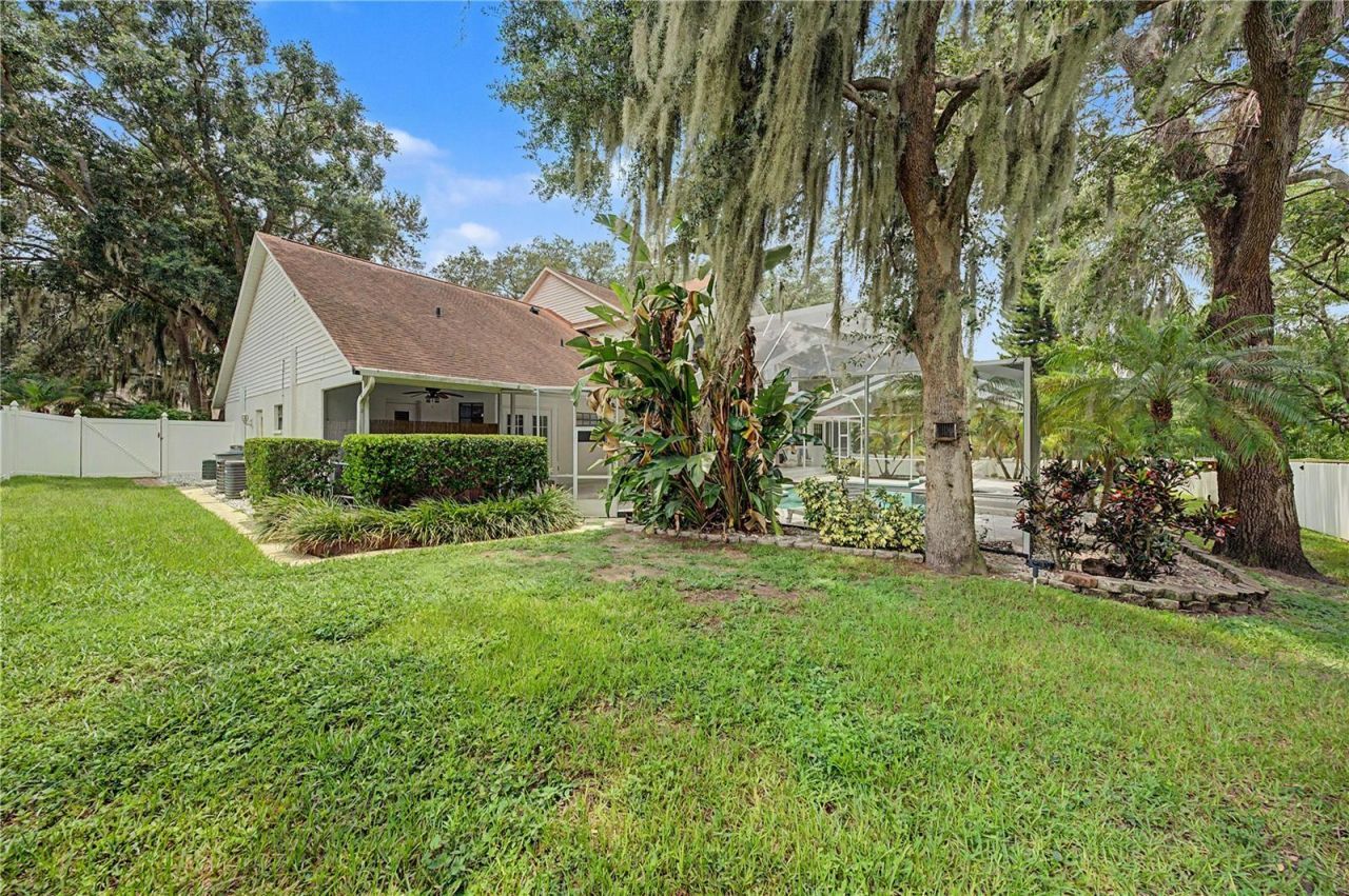 2004 Oakwood Knoll Court, Valrico, FL 33596 Photo