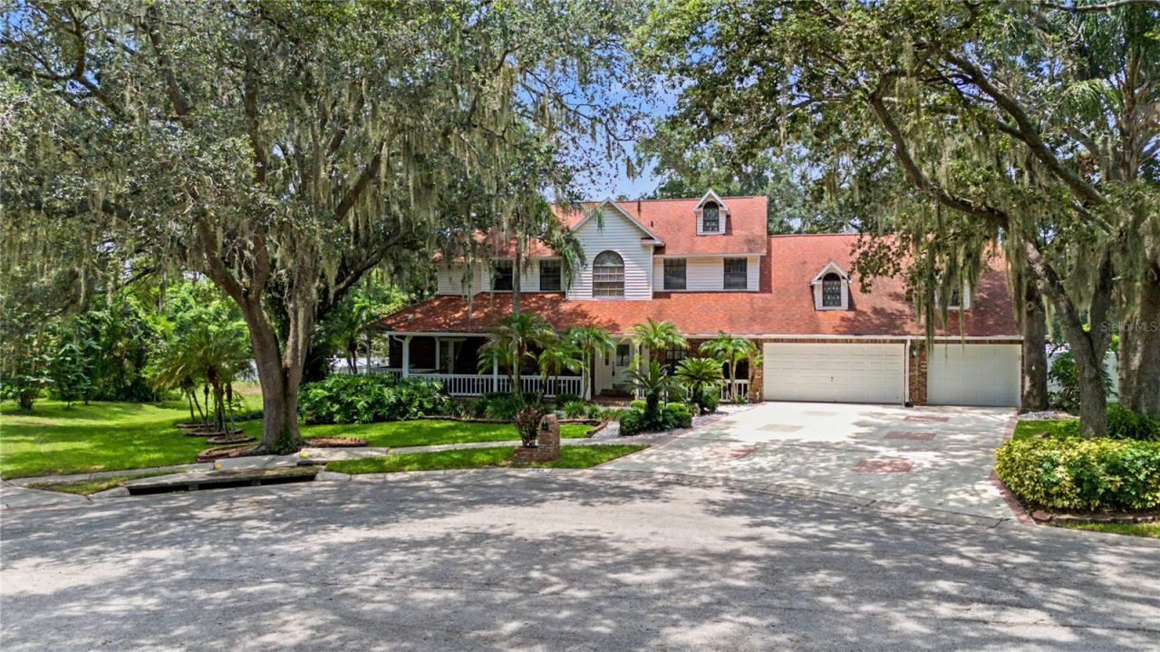 2004 Oakwood Knoll Court, Valrico, FL 33596 Photo
