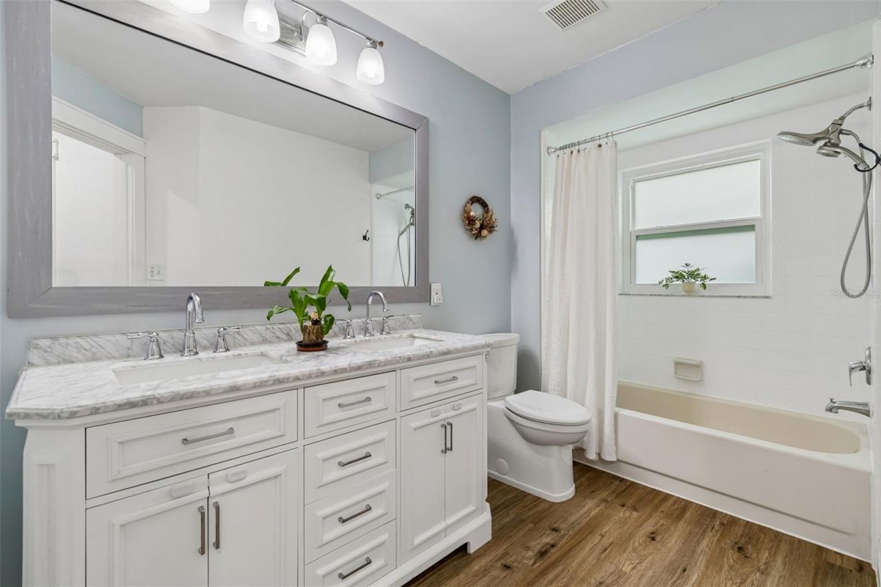 3607 Lithia Ridge Boulevard, Valrico, FL 33596 Photo