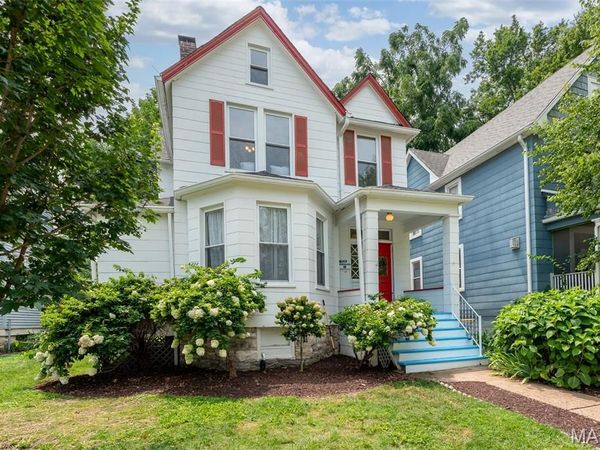 7438 Maple Avenue, Maplewood, MO 63143