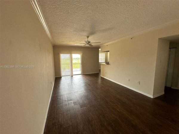 11600 SW 2nd St , Unit 18208, Pembroke Pines, FL 33025
