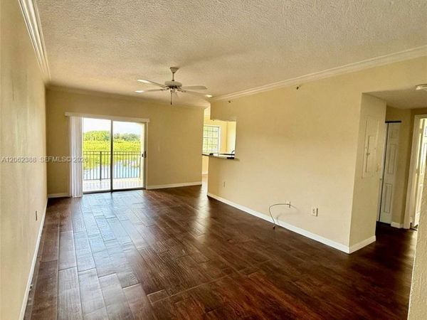 11600 SW 2nd St, Unit 18208, Pembroke Pines, FL 33025