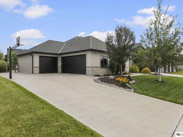 9631 Andermatt Drive, Lincoln, NE 68526