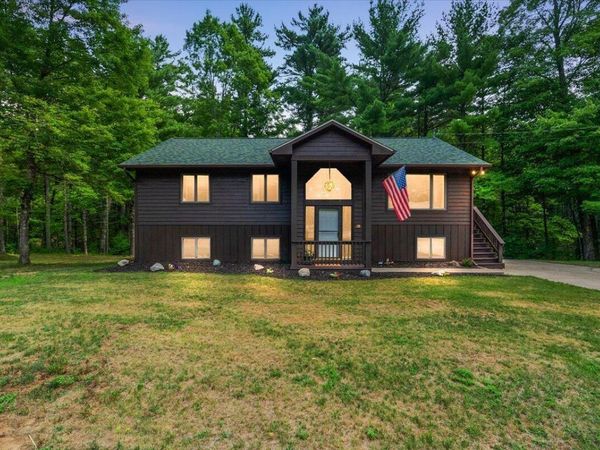 3729 S Walnut Avenue, White Cloud, MI 49349