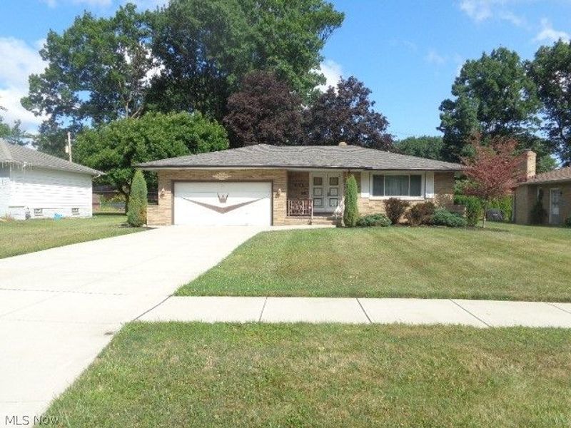 979 E Decker Drive , Seven Hills, OH 44131 Photo 1