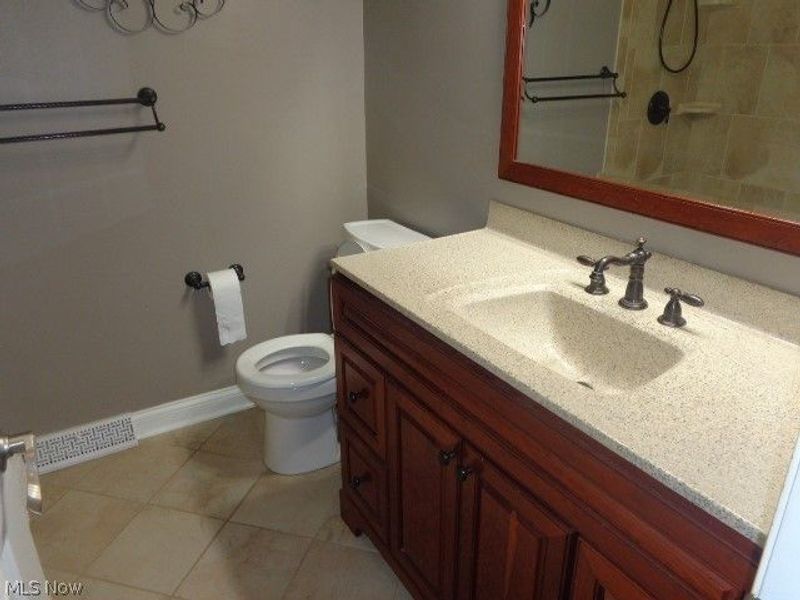 979 E Decker Drive , Seven Hills, OH 44131 Photo 19