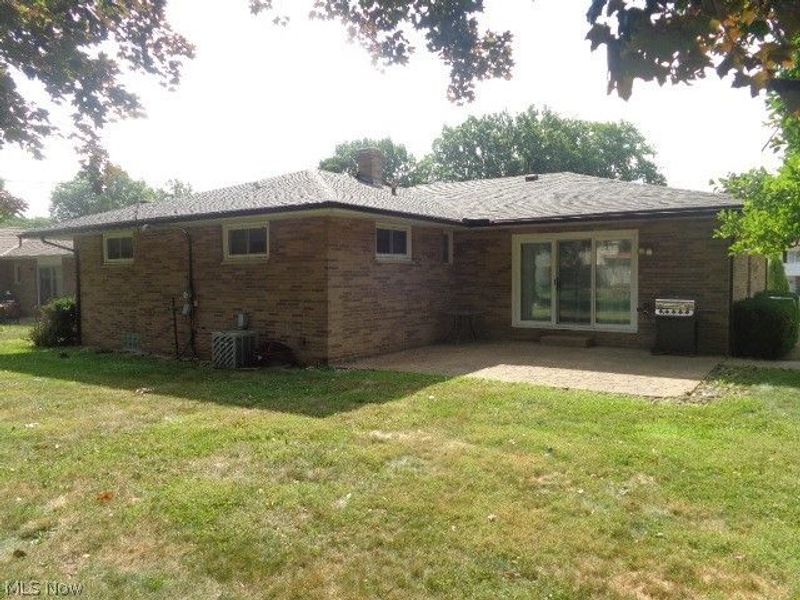 979 E Decker Drive , Seven Hills, OH 44131 Photo 2
