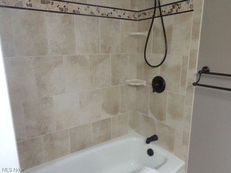 979 E Decker Drive , Seven Hills, OH 44131 Photo 20