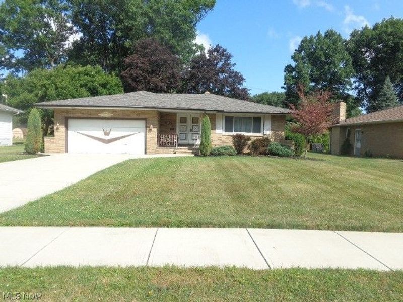 979 E Decker Drive , Seven Hills, OH 44131 Photo 5