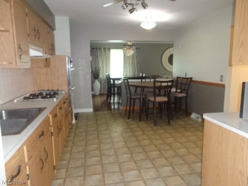 979 E Decker Drive , Seven Hills, OH 44131 Photo 9