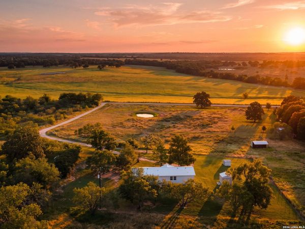 1767 Dowdy RD, Seguin, TX 78155