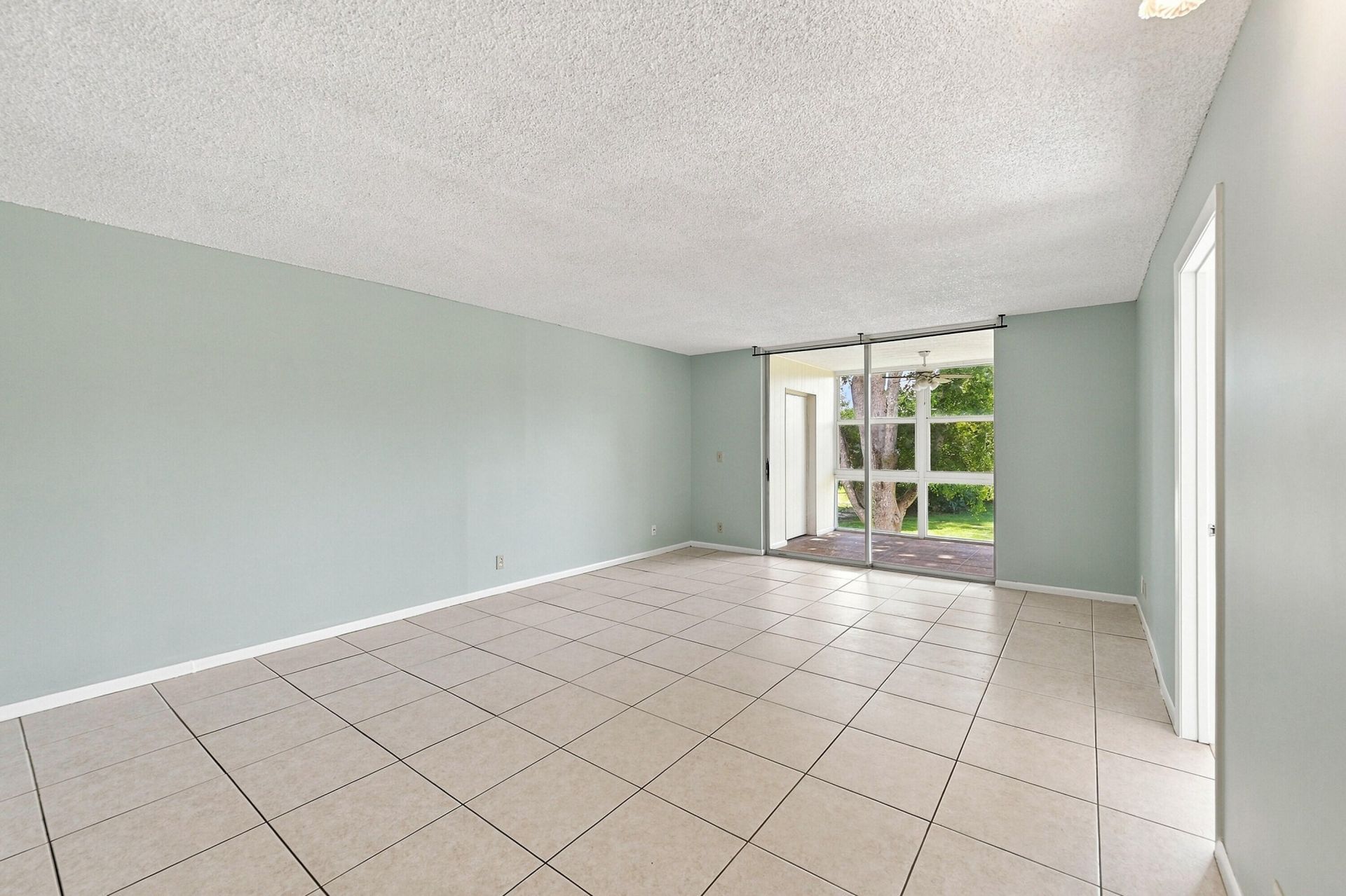 950 NW 80th Avenue, Unit 204, Margate, FL 33063 Photo