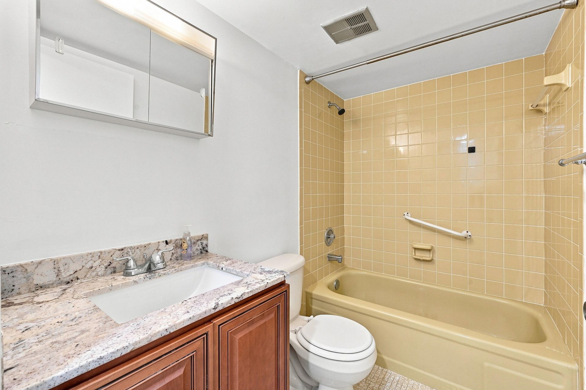 950 NW 80th Avenue, Unit 204, Margate, FL 33063 Photo