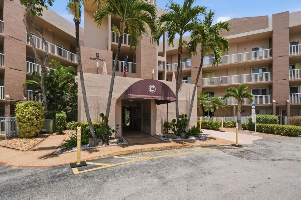7440 Trent Drive, Unit 209, Tamarac, FL 33321 Photo