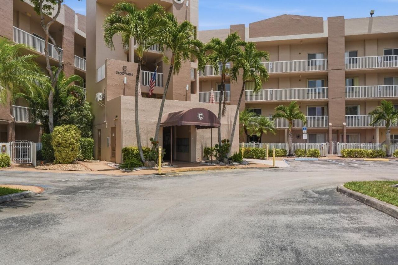 7440 Trent Drive, Unit 209, Tamarac, FL 33321 Photo