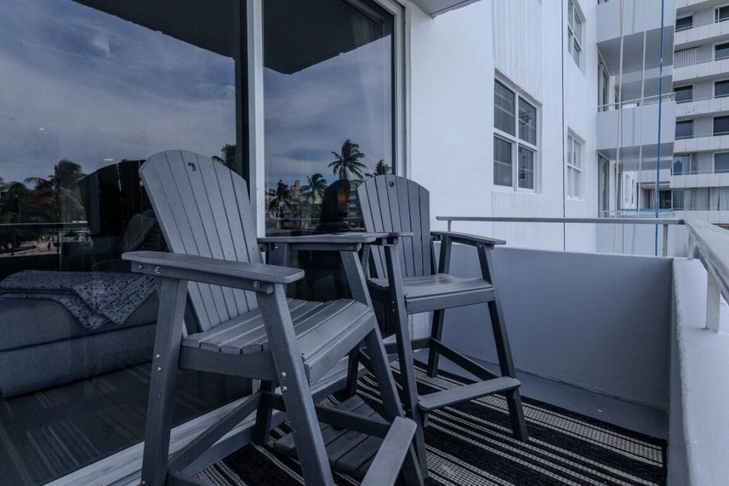 465 Ocean Drive, Unit 320, Miami Beach, FL 33139 Photo