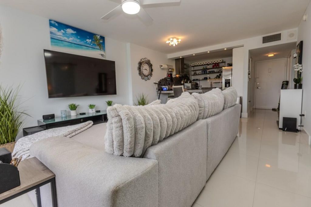 465 Ocean Drive, Unit 320, Miami Beach, FL 33139 Photo