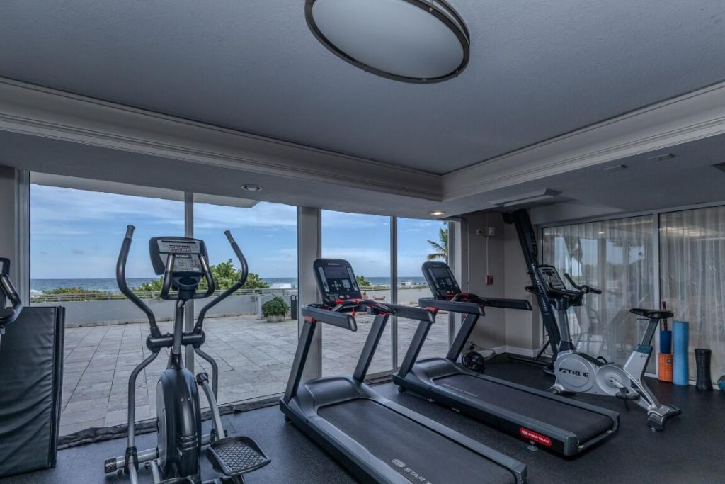 465 Ocean Drive, Unit 320, Miami Beach, FL 33139 Photo