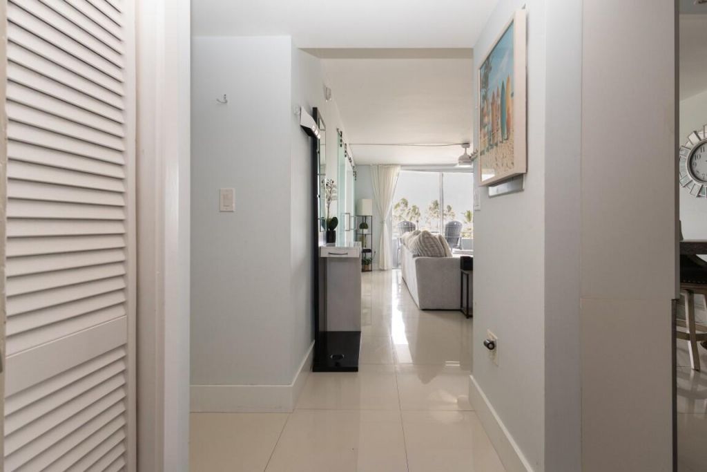 465 Ocean Drive, Unit 320, Miami Beach, FL 33139 Photo
