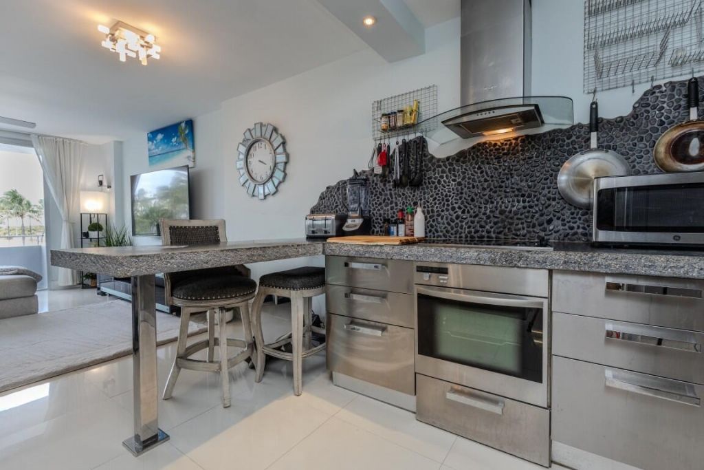 465 Ocean Drive, Unit 320, Miami Beach, FL 33139 Photo