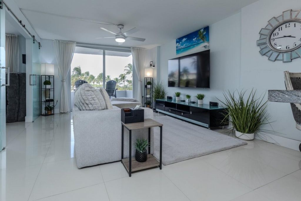 465 Ocean Drive, Unit 320, Miami Beach, FL 33139 Photo