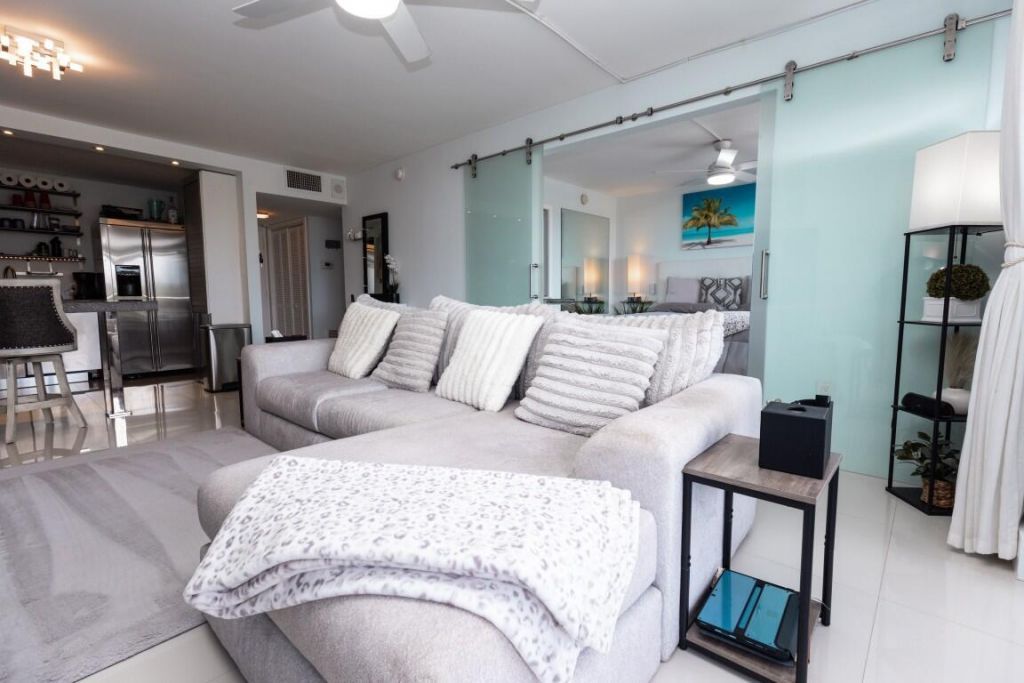 465 Ocean Drive, Unit 320, Miami Beach, FL 33139 Photo