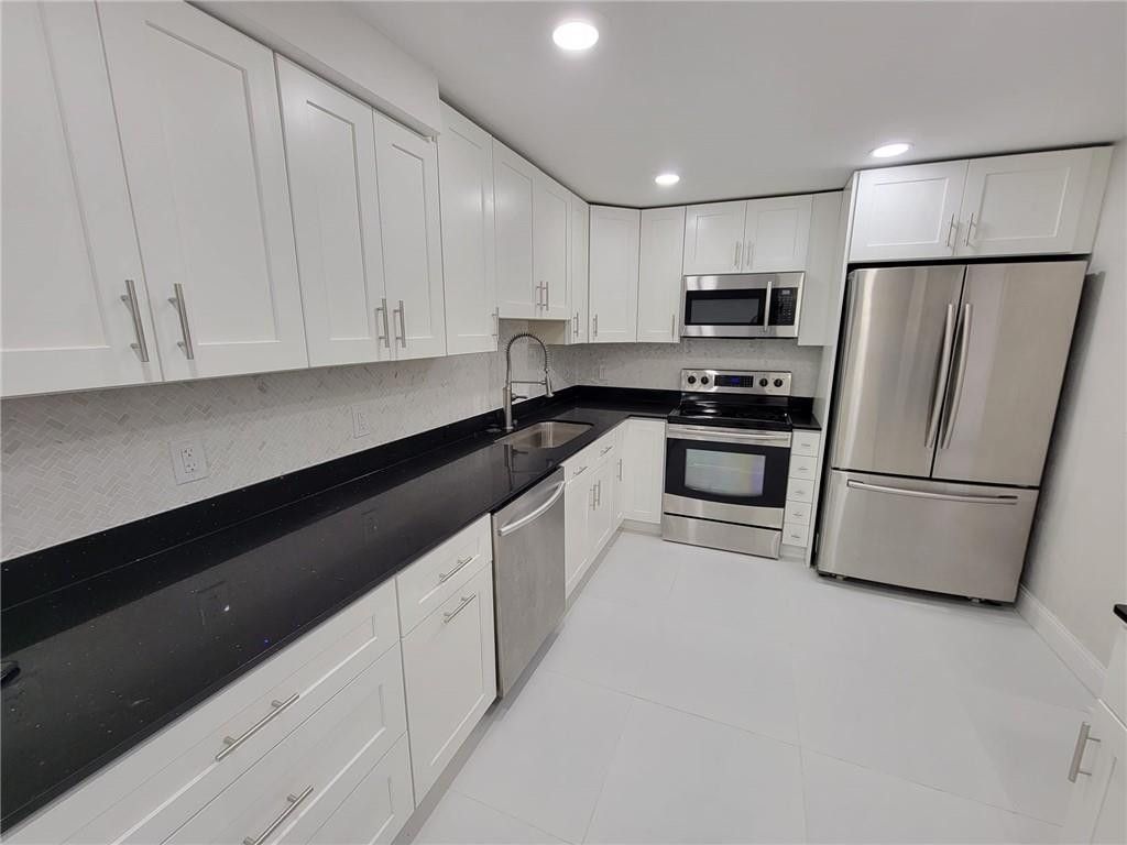 800 E Cypress Lane, Unit 202, Pompano Beach, FL 33069 Photo