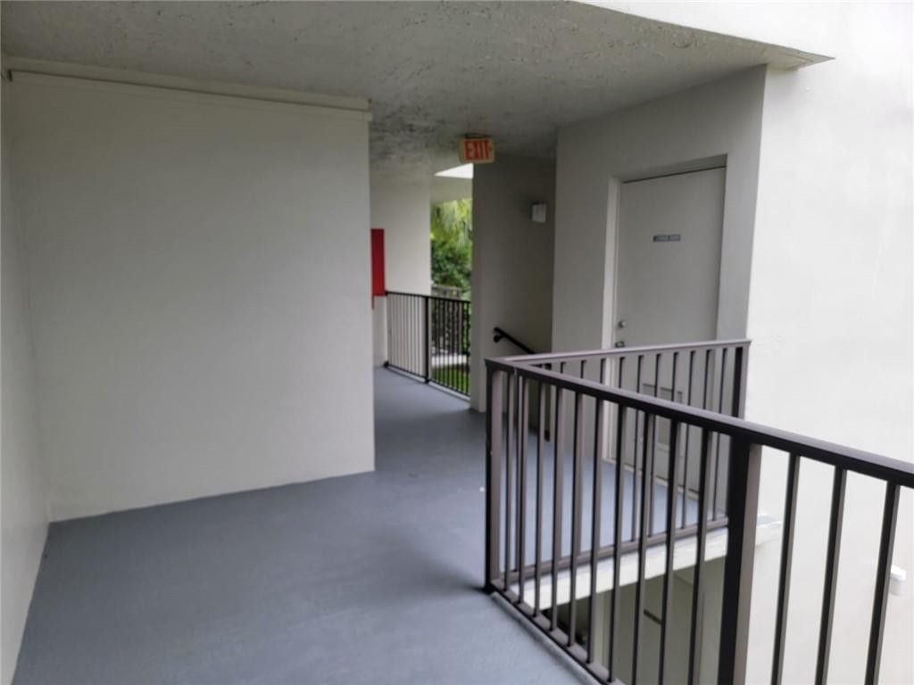 800 E Cypress Lane, Unit 202, Pompano Beach, FL 33069 Photo