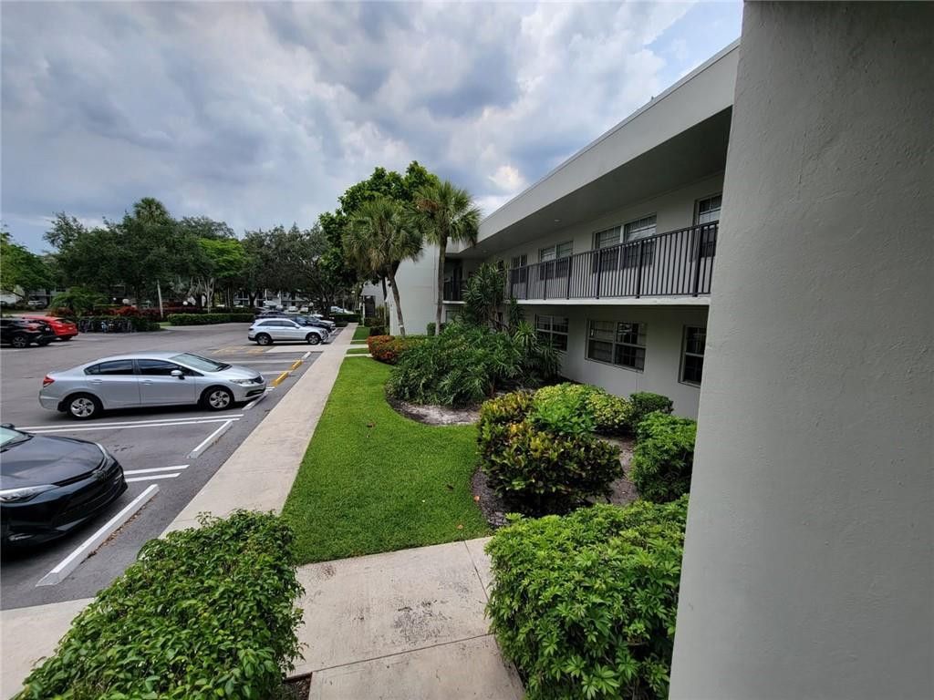 800 E Cypress Lane, Unit 202, Pompano Beach, FL 33069 Photo
