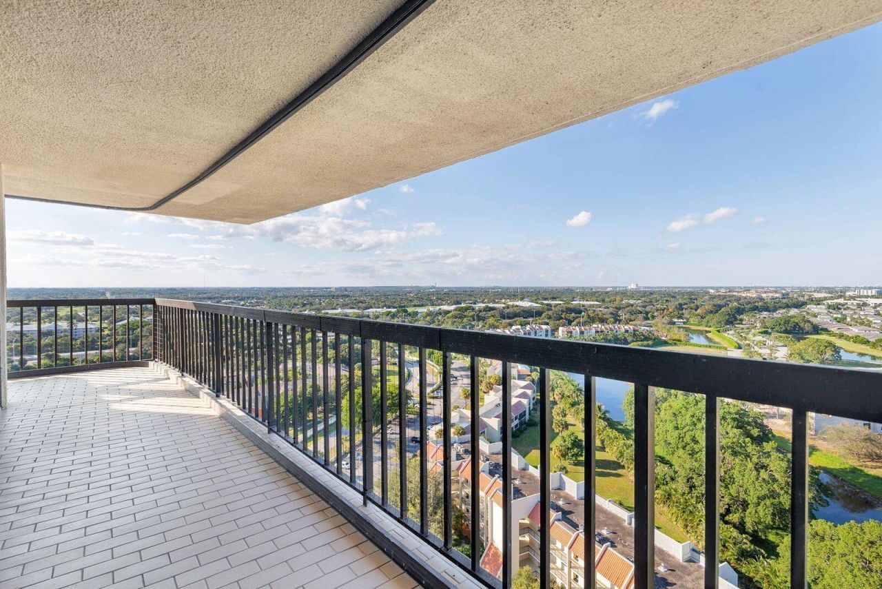 2480 Presidential Way, Unit 1901, West Palm Beach, FL 33401 Photo