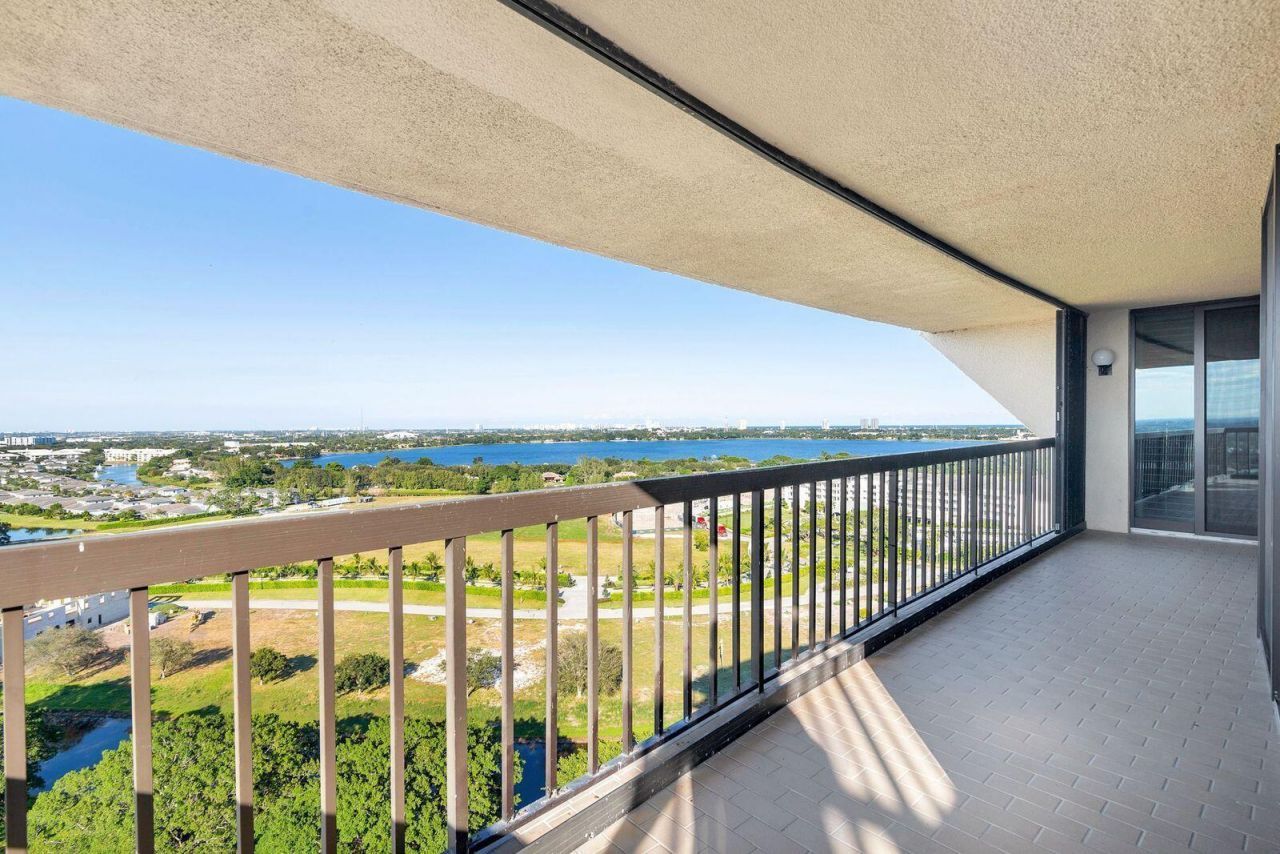 2480 Presidential Way, Unit 1901, West Palm Beach, FL 33401 Photo