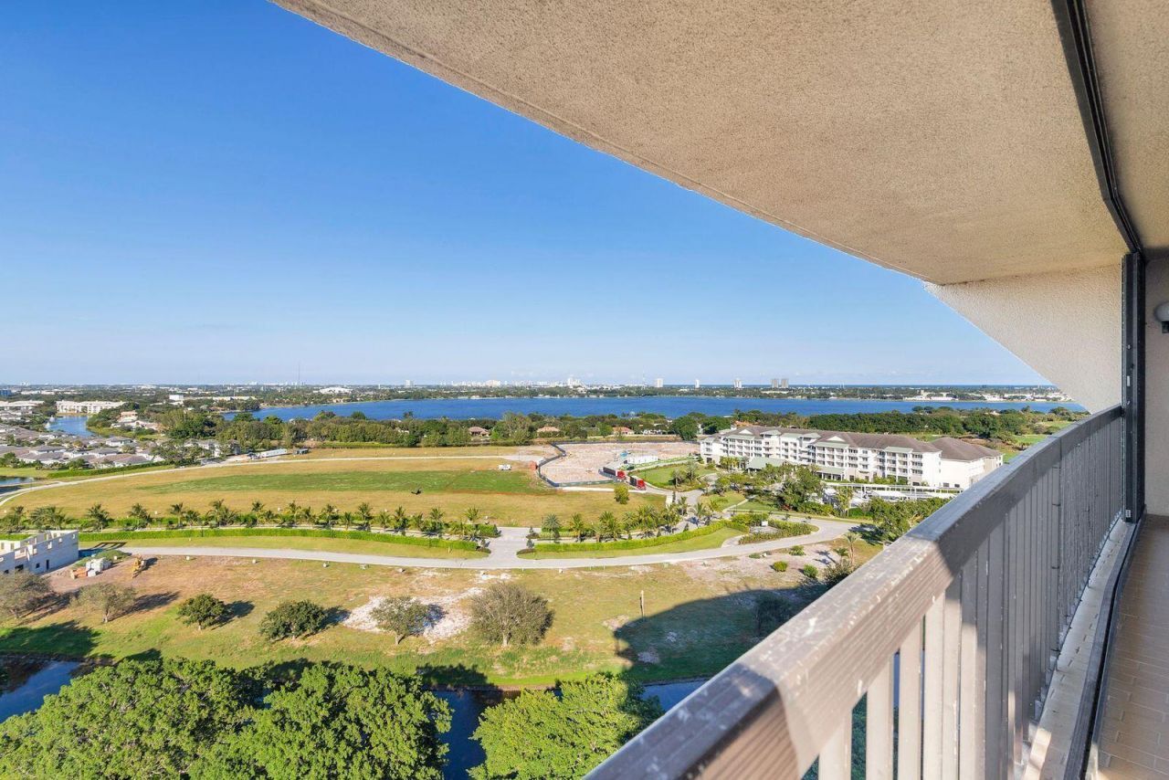 2480 Presidential Way, Unit 1901, West Palm Beach, FL 33401 Photo