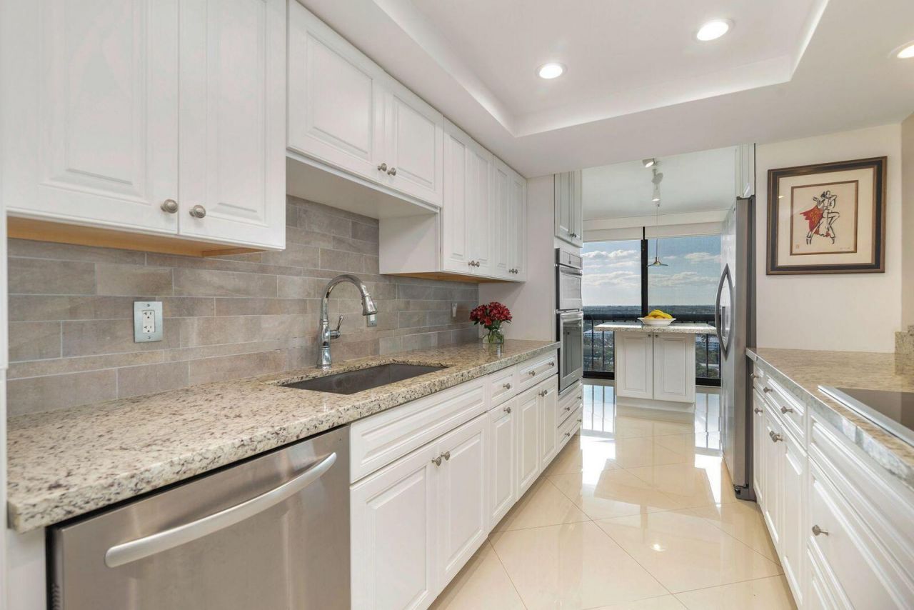 2480 Presidential Way, Unit 1901, West Palm Beach, FL 33401 Photo