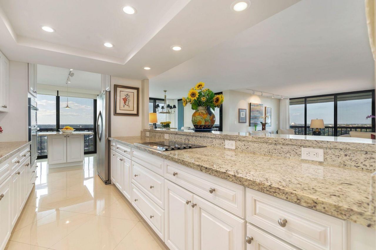 2480 Presidential Way, Unit 1901, West Palm Beach, FL 33401 Photo