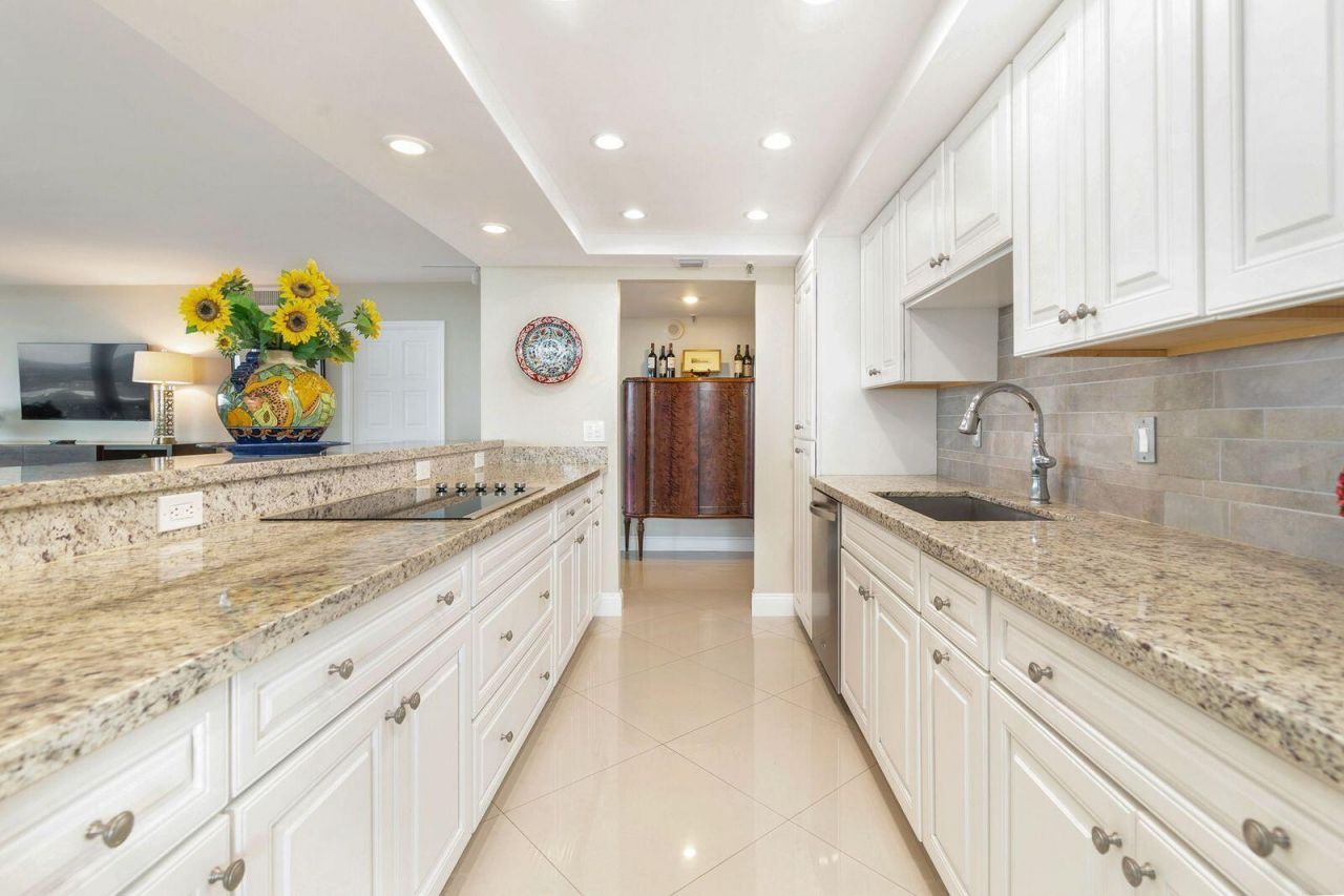 2480 Presidential Way, Unit 1901, West Palm Beach, FL 33401 Photo
