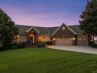 8754 Ridge Ponds Court, Victoria, MN 55386