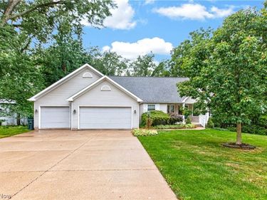213 Crestland Avenue NW, North Canton, OH 44720