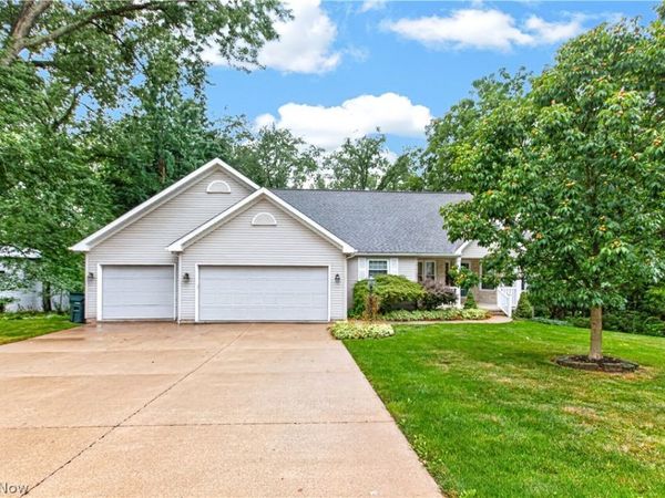 213 Crestland Avenue NW, North Canton, OH 44720