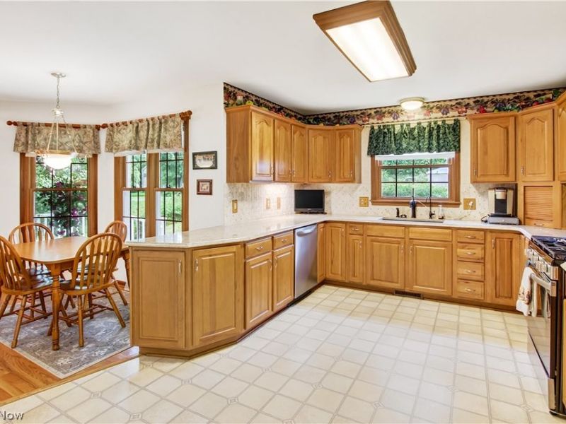 213 Crestland Avenue NW, North Canton, OH 44720 Photo 10