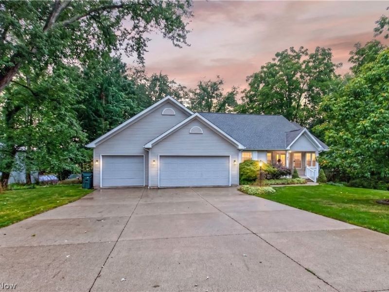 213 Crestland Avenue NW, North Canton, OH 44720 Photo 2