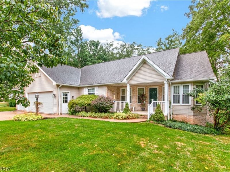 213 Crestland Avenue NW, North Canton, OH 44720 Photo 3