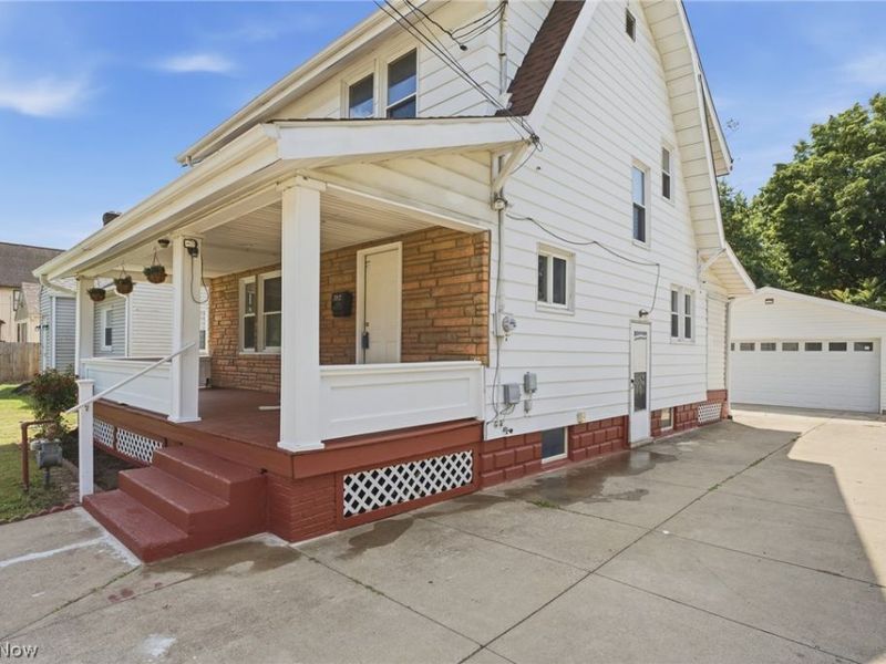 392 Oxford Avenue, Akron, OH 44310 Photo 4