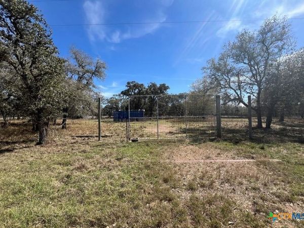 443 Private Road 1065 , Hallettsville, TX 77964