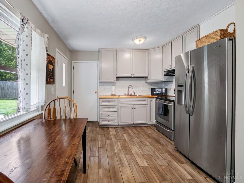 1545 E Meadowbrook Drive, Goshen Twp, OH 45140 Photo 7