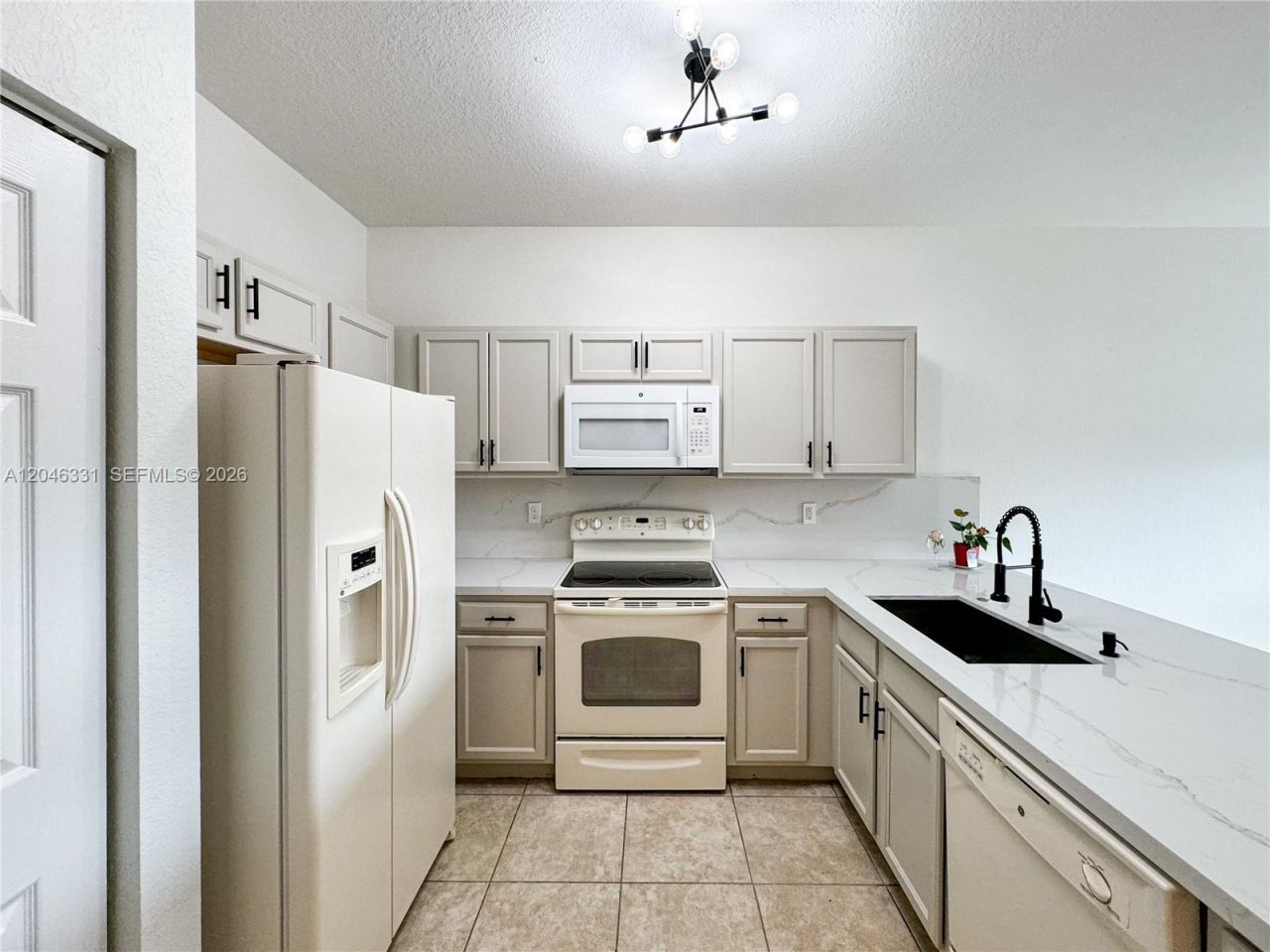 3740 NE 3rd Ct , Homestead, FL 33033 Photo