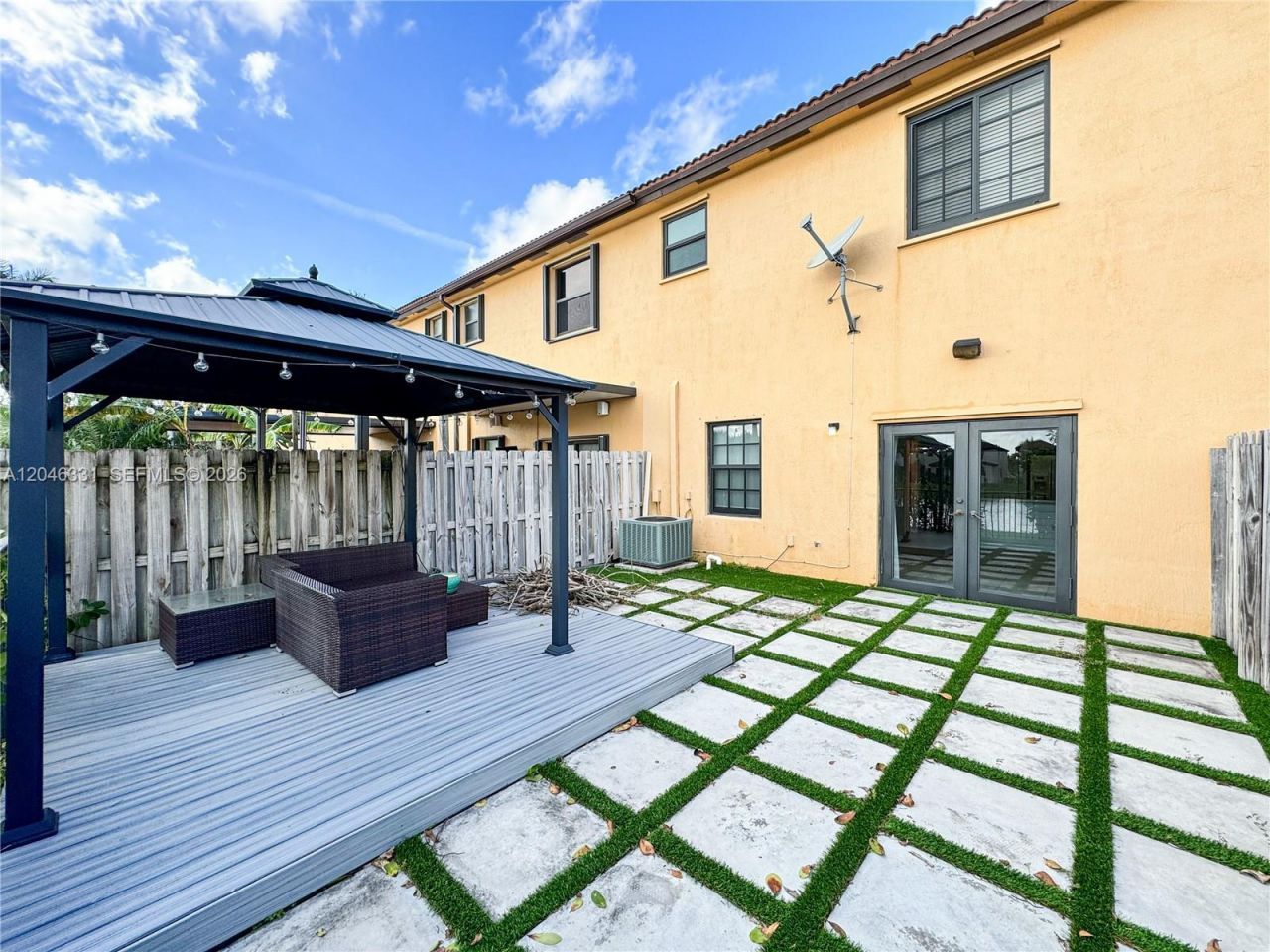 3740 NE 3rd Ct , Homestead, FL 33033 Photo